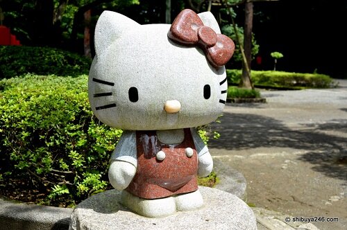 Hello Kitty statue Kawaii Sculptures Blog