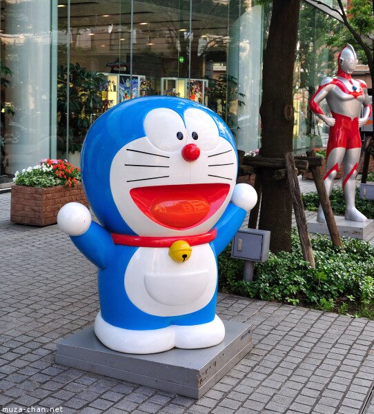 Doraemon kawaii statue in Tokyo