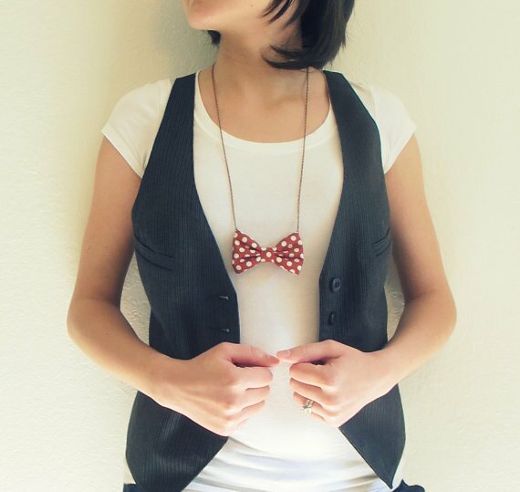 Bow necklace red with white dotts